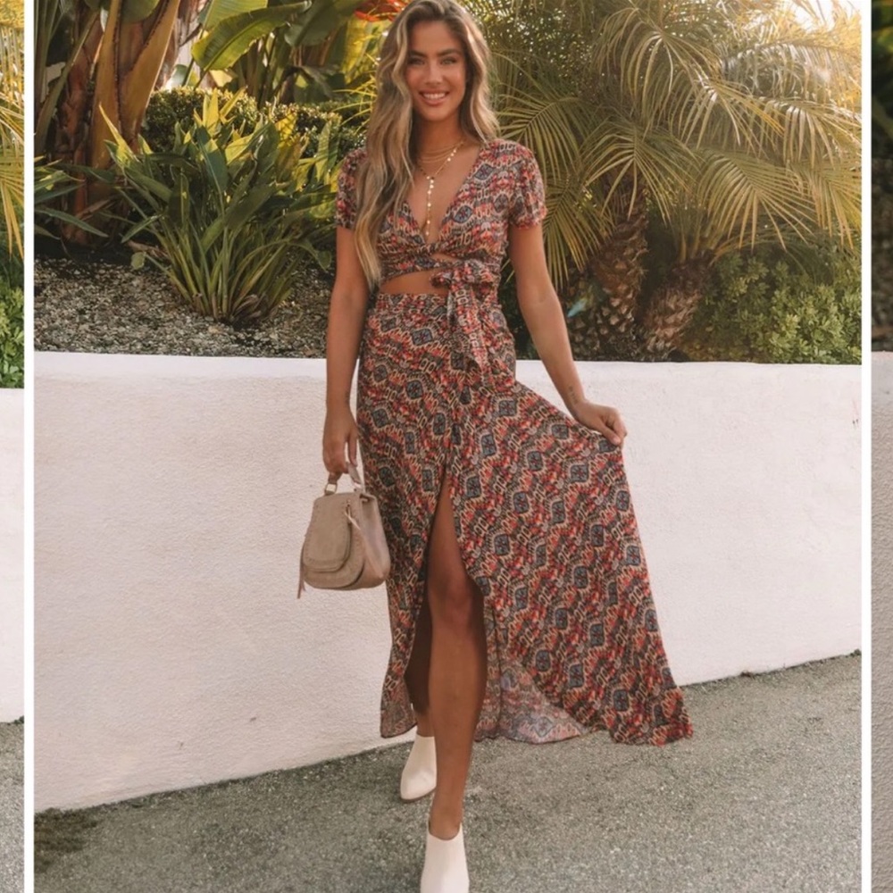 Vici Multi-Color Printed Maxi Skirt + Wrap Top Set: M